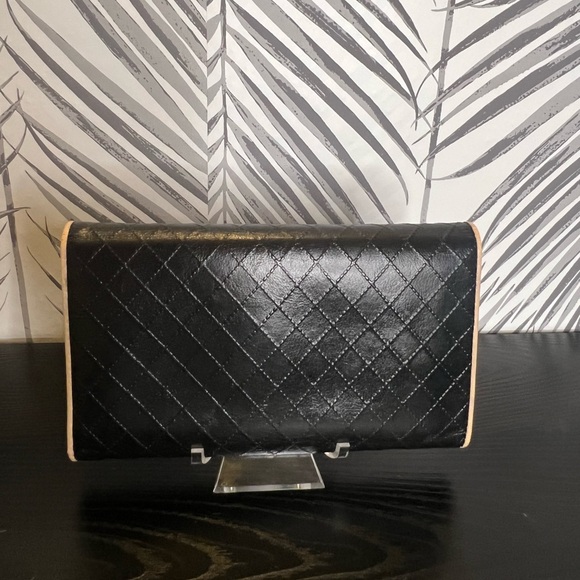 CHANEL Wallet Quilted
CC Logo Black Cream Long Fold Purse / Wallet - Picture 3 of 8